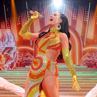 Katy Perry's Las Vegas Show 'Play' Opens With Toilet: Video