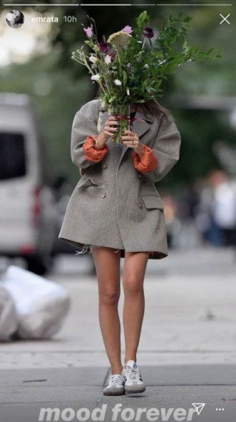 Emily Ratajkowski Is A Confirmed Devotee Of Celine's Classic Bag