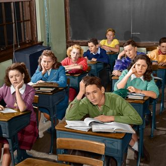 01 Oct 1951 --- 1950s HIGH SCHOOL CLASSROOM OF BORED SLEEPY STUDENTS SITTING AT DESKS --- Image by ? H. ARMSTRONG ROBERTS/Corbis