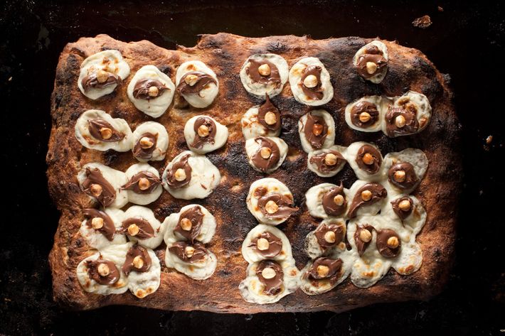 Nutella pie with béchamel and hazelnuts.