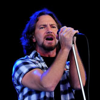 LONDON, ENGLAND - JUNE 25: Eddie Vedder of Pearl Jam performs during day 1 of the Hard Rock Calling festival held in Hyde Park on June 25, 2010 in London, England. (Photo by Gareth Cattermole/Getty Images) *** Local Caption *** Eddie Vedder