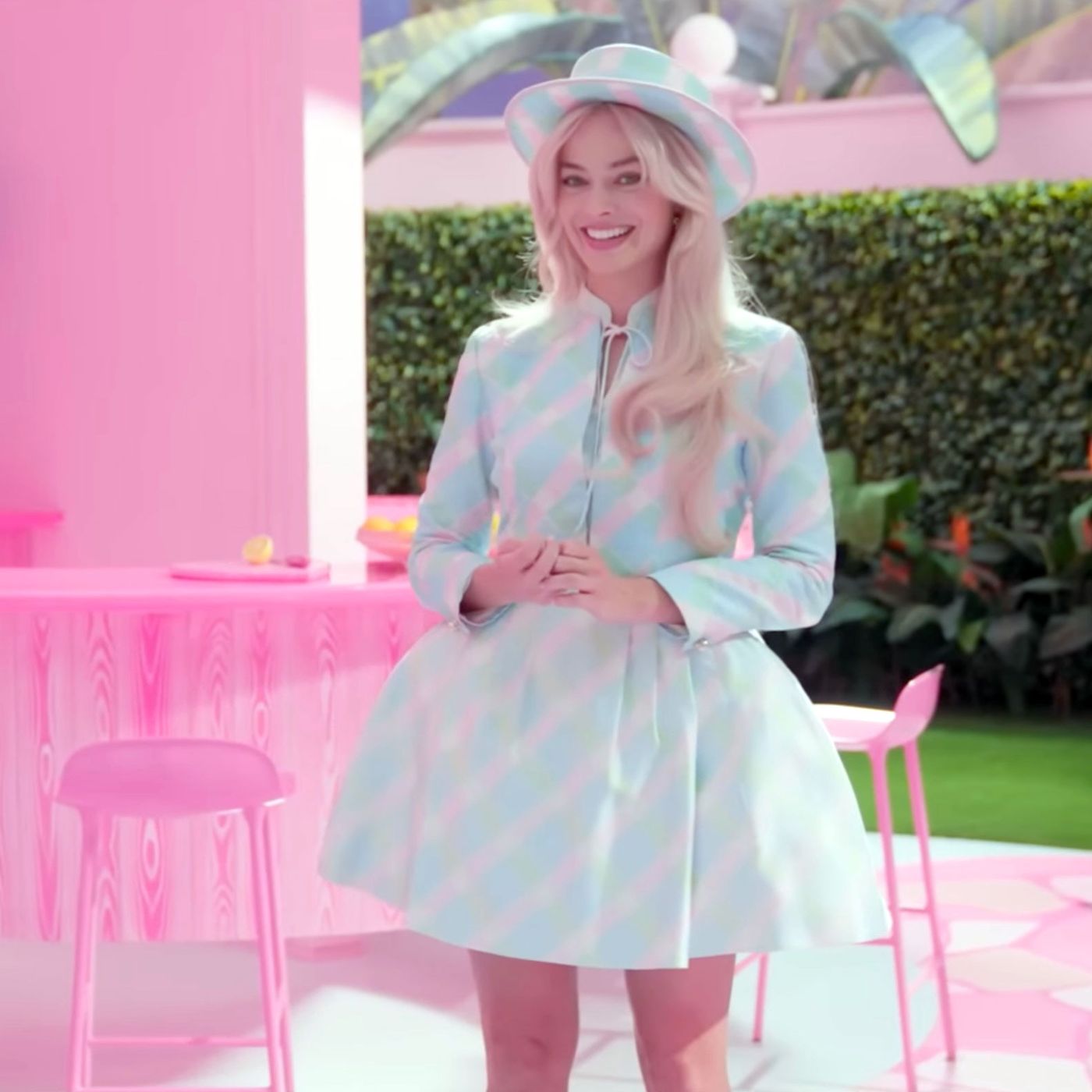 Fans are obsessed with Margot Robbie's Barbie Dreamhouse tour