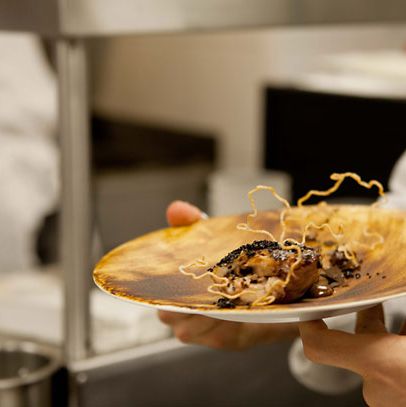 成品深色菜肴。