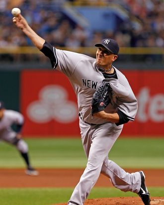 Freddy Garcia Pitches Yankees Past Royals