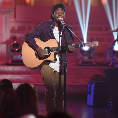 AMERICAN IDOL: Contestant Lee Jean in the “Showcase #3: 2nd 12 Performances” episode of AMERICAN IDOL airing Wednesday, Feb. 17 (8:00-9:01 PM ET/PT) on FOX. © 2016 FOX Broadcasting Co. Cr: Ray Mickshaw / FOX.