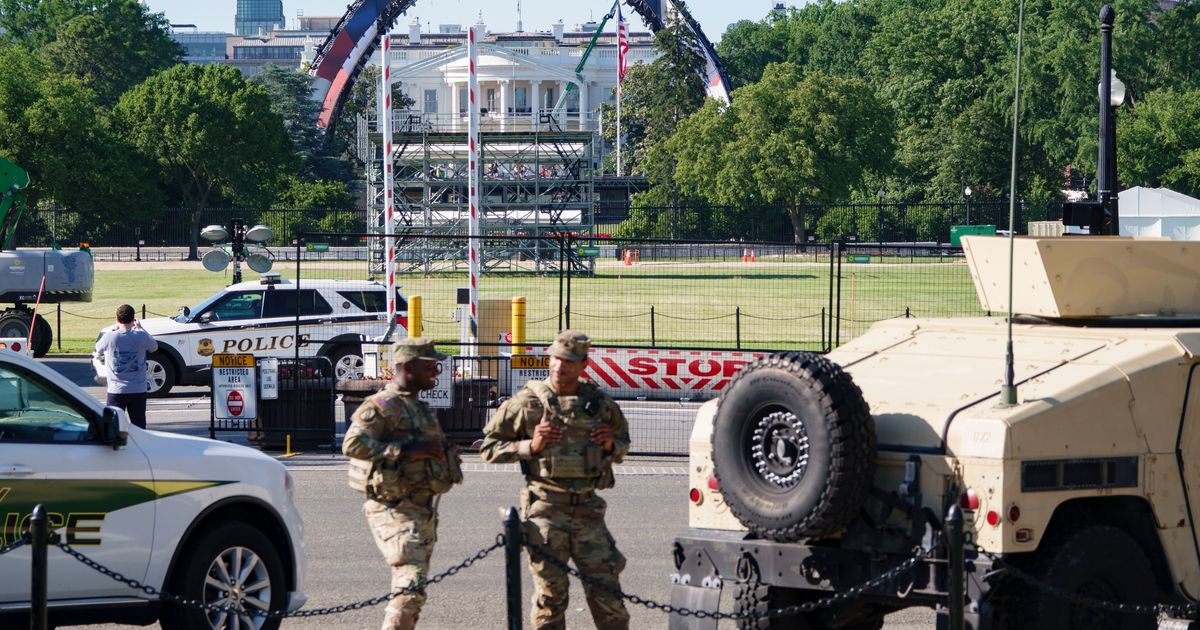 Pentagon Bans Fat Troops From White House UFC