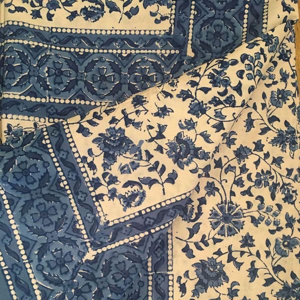 William-Wayne & Co. Indian Tablecloth Blue & White Crysanthymum