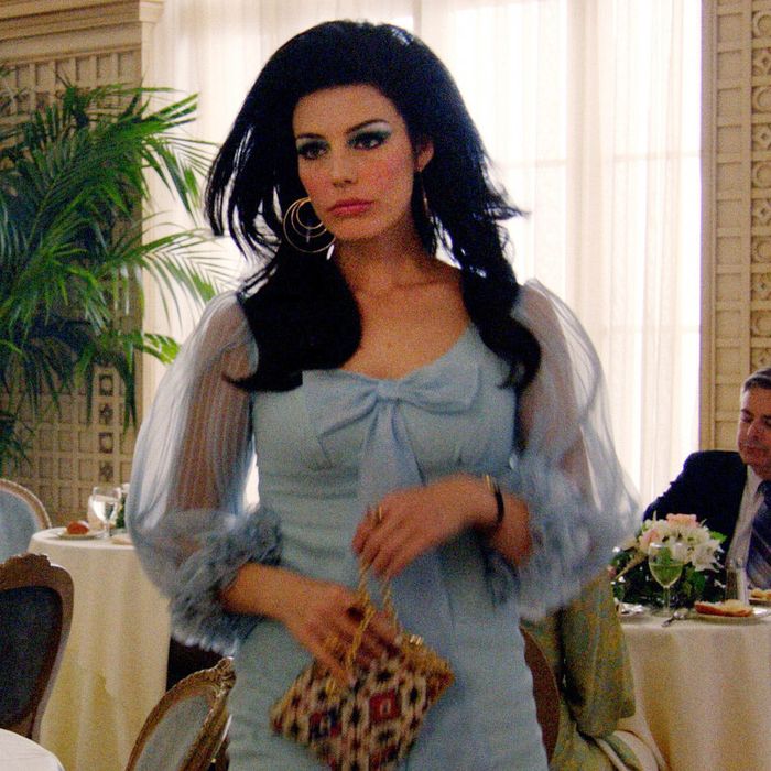 Mad Men Fashion Recap The Return Of Megan S Blue Dress