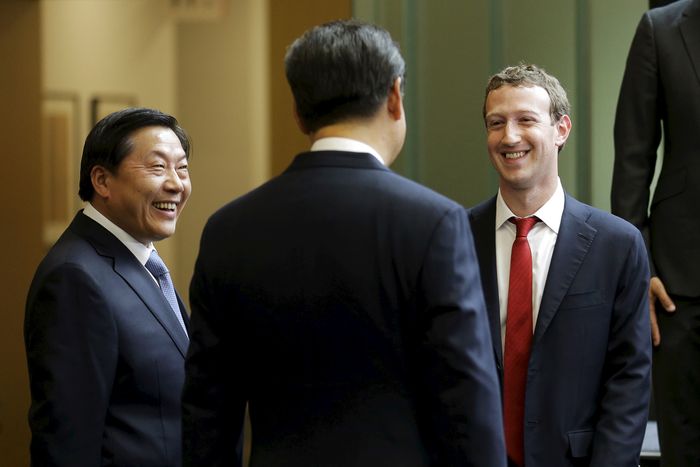 Chinese President Xi Jinping talks with Facebook CEO Mark Zuckerberg as China’s top Internet regulator Lu Wei looks on, during a gathering of CEOs and other executives at Microsoft’s main campus in Redmond, Washington
