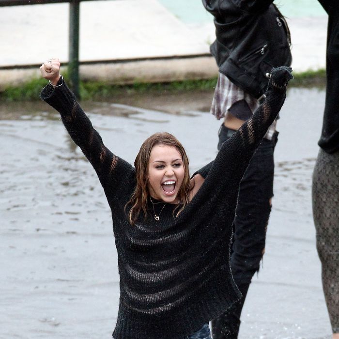 LOL's remake french Movie Set by Liza Azuelos with Miley Cyrus, Ashley Greene, Douglas Booth in Paris. They travelled by bus and enjoyed every touristic places.
<P>
Pictured: Liza Azuelos with Miley Cyrus, Ashley Greene and Douglas Booth
<P>
<B>Ref: SPL208137 060910 </B><BR/>
Picture by: KCSPresse / Splash News<BR/>
</P><P>
<B>Splash News and Pictures</B><BR/>
Los Angeles: 310-821-2666<BR/>
New York: 212-619-2666<BR/>
London: 870-934-2666<BR/>
photodesk@splashnews.com<BR/>
</P>
