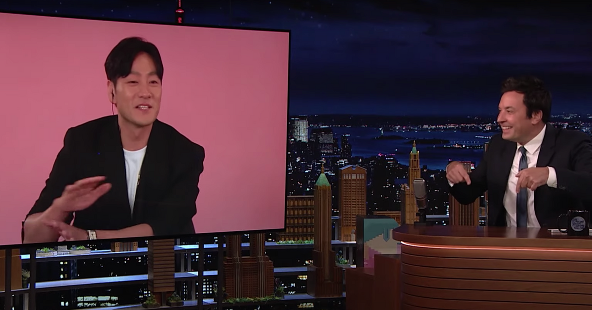 Watch Jimmy Fallon Talk Robot Doll With the Cast of Squid Game thumbnail