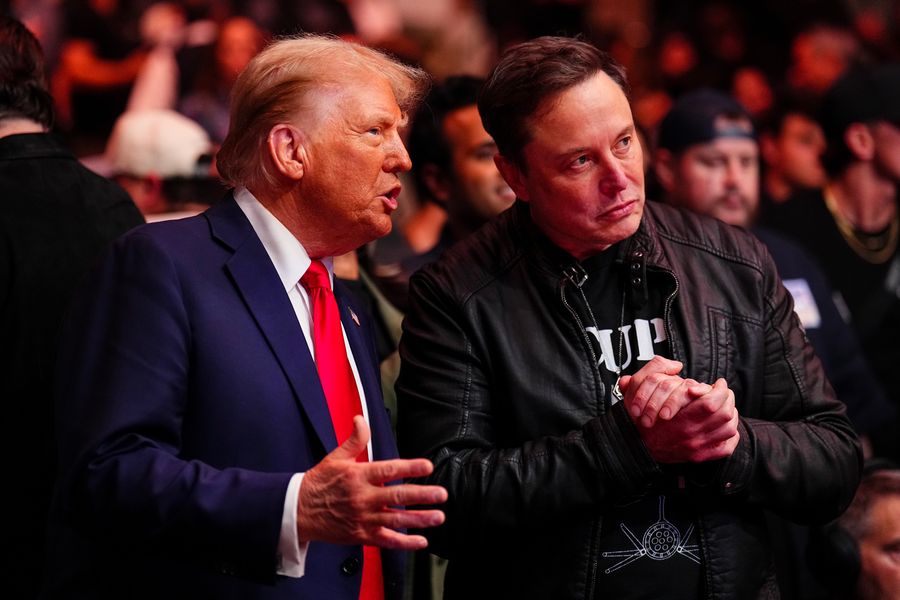 HUD TVs Hacked to Play Video of Trump Kissing Musk’s Feet