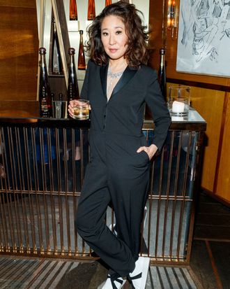 Sandra oh dress golden globes clearance 2019