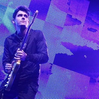 NEW YORK - FEBRUARY 25: Musician John Mayer performs at Madison Square Garden on February 25, 2010 in New York City. (Photo by Mike Coppola/Getty Images) *** Local Caption *** John Mayer
