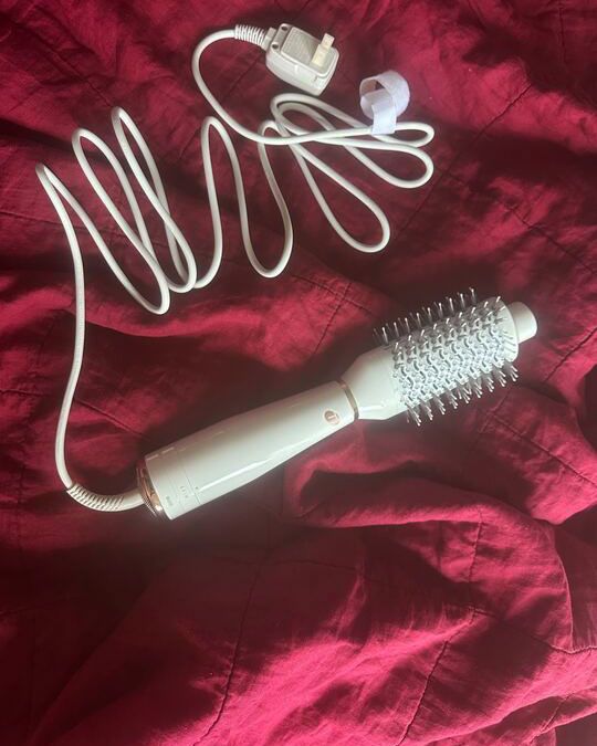 The best blow-dryer brush is T3 AireBrush.