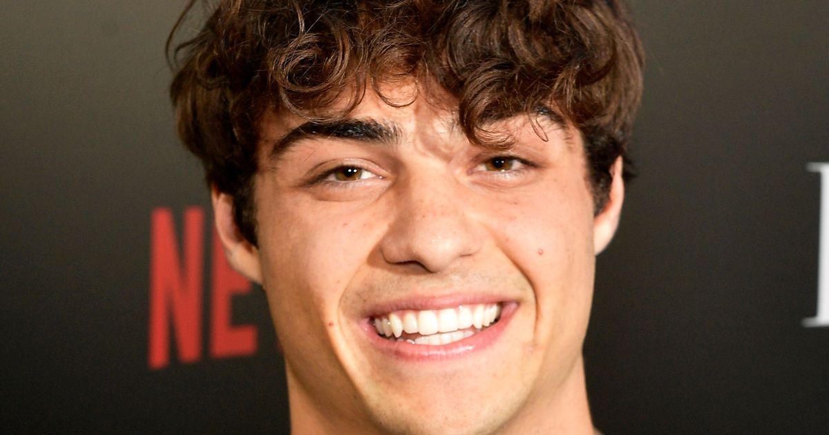 迷人、健康的男孩諾亞·琴蒂內奧 (Noah Centineo) 加盟查理的天使