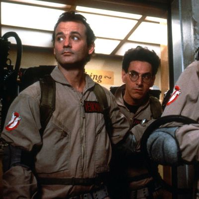 Ghost Busters (1984), dirigido por Ivan Reitman mostrado pela esquerda: Bill Murray (como Dr. Peter Venkman), Dan Aykroyd (como Dr. Raymond Stantz), Ernie Hudson (como Winston Zeddmore)