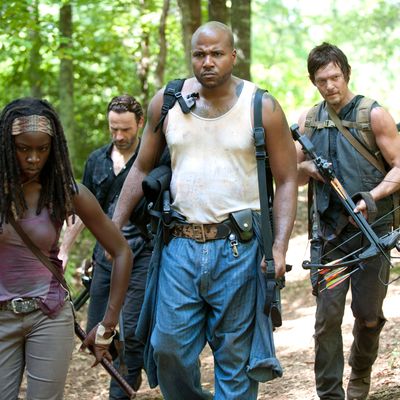 Michonne (Danai Gurira), Rick Grimes (Andrew Lincoln), Oscar (Vincent Ward) and Daryl Dixon (Norman Reedus) - The Walking Dead - Season 3, Episode 7