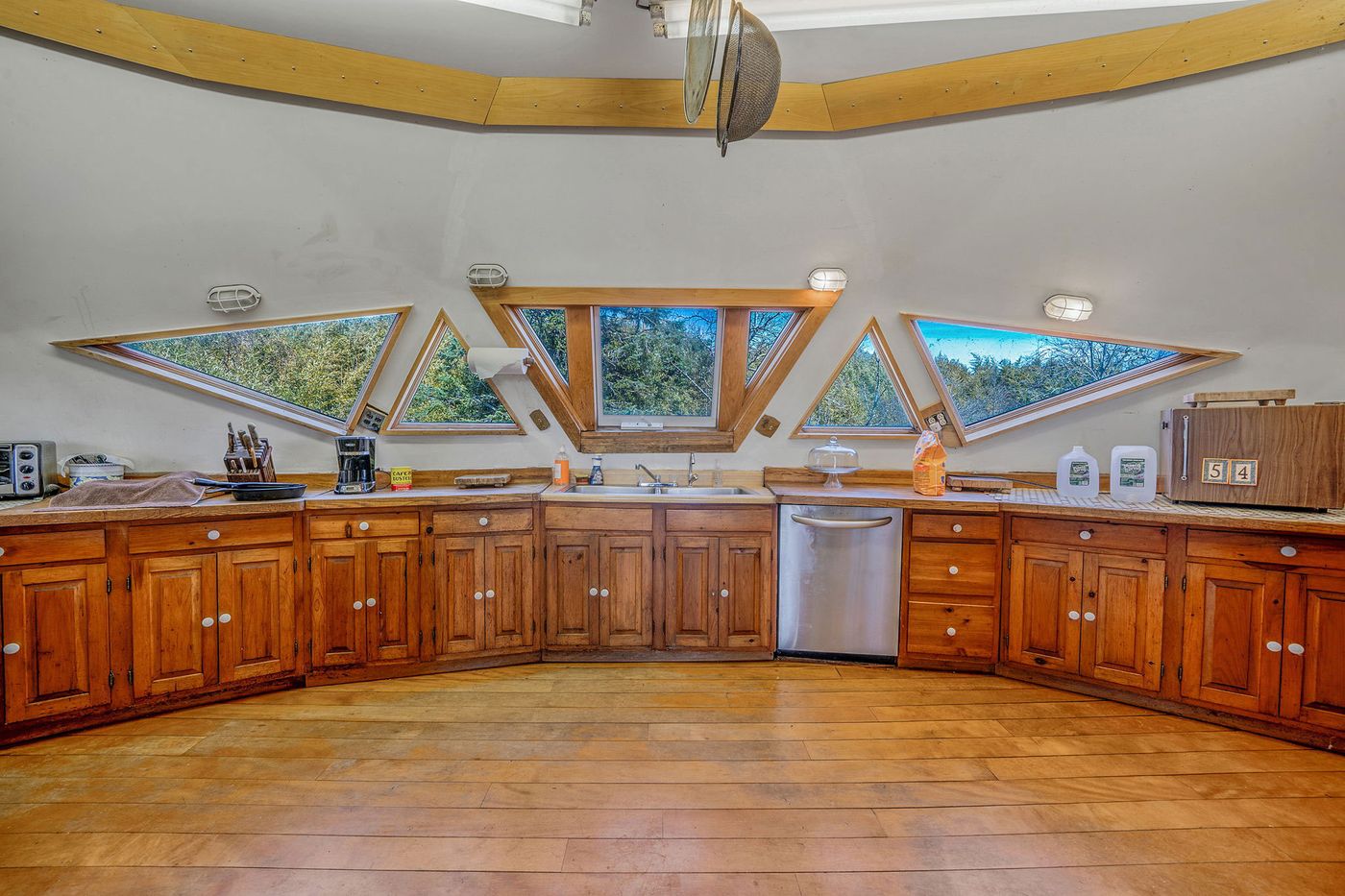 On Long Island's East End, a Steve Baer–Inspired Dome, image size:1400x933