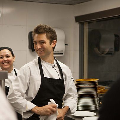 亚历克斯·斯特拉克（Alex Stupak）第一次在摄像机上捕获的笑容。