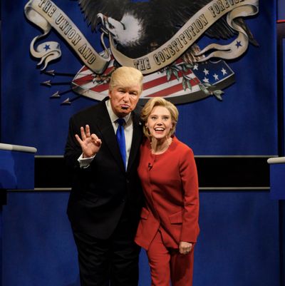 Alec Baldwin as Donald Trump, Kate McKinnon as Hillary Clinton.
