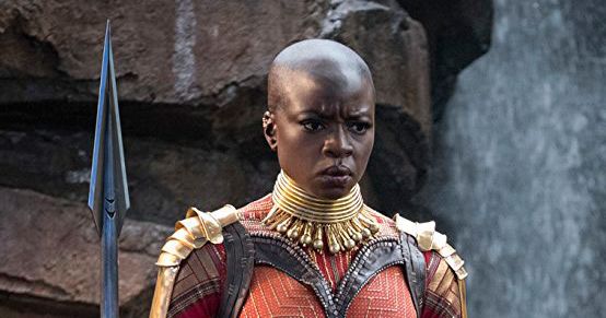 丹尼爾卡盧亞 (Daniel Kaluuya) 和達奈古里拉 (Danai Gurira) 在此進行性感打架黑豹已刪除的場景