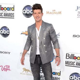 Singer Robin Thicke arrives at the 2012 Billboard Music Awards held at the MGM Grand Garden Arena
