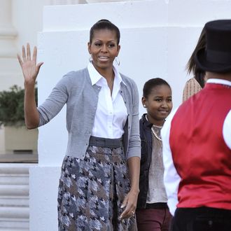 US First Lady Michelle Obama (L) and daughter Sasha arrive to receive the White House Christmas tree at the White House in Washington on November 25, 2011. AFP PHOTO/Nicholas KAMM (Photo credit should read NICHOLAS KAMM/AFP/Getty Images)