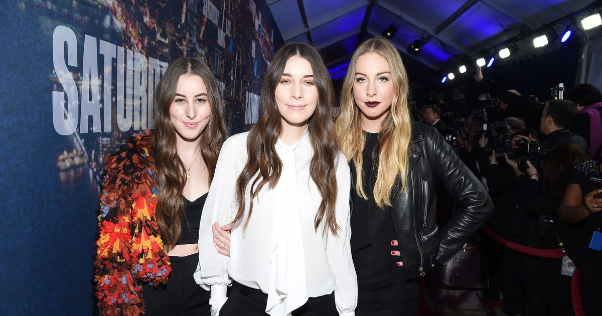 Haim and M83’s Song for the Insurgent Soundtrack Is Kind of a Snoozefest