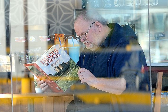 Thomas Markle Sr. reading a book about the U.K.