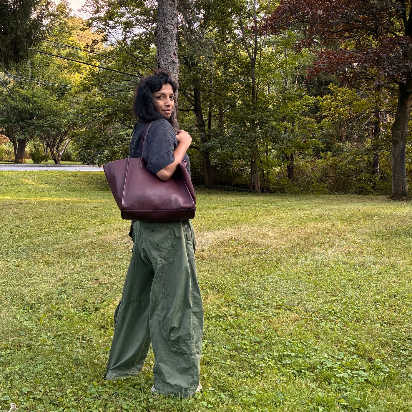 A Structured Boxy Leather Bag for Work and Daily Living. | The