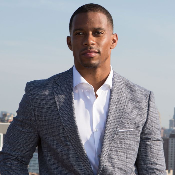 Victor Cruz gives bullied gay teen a tour of New York Giants