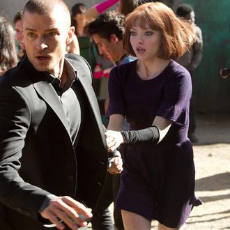 IT-246 Justin Timberlake and Amanda Seyfried are on the run, and almost out of time.