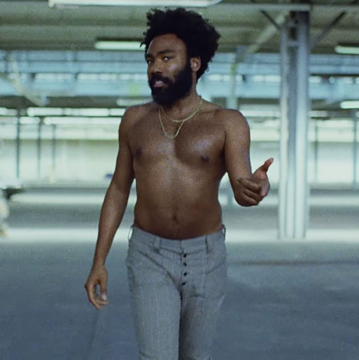 This is america gambino. Дональд Гловер this is America. Чайлдиш Гамбино this is America. Гамбино рэпер. Childish Gambino человек паук.