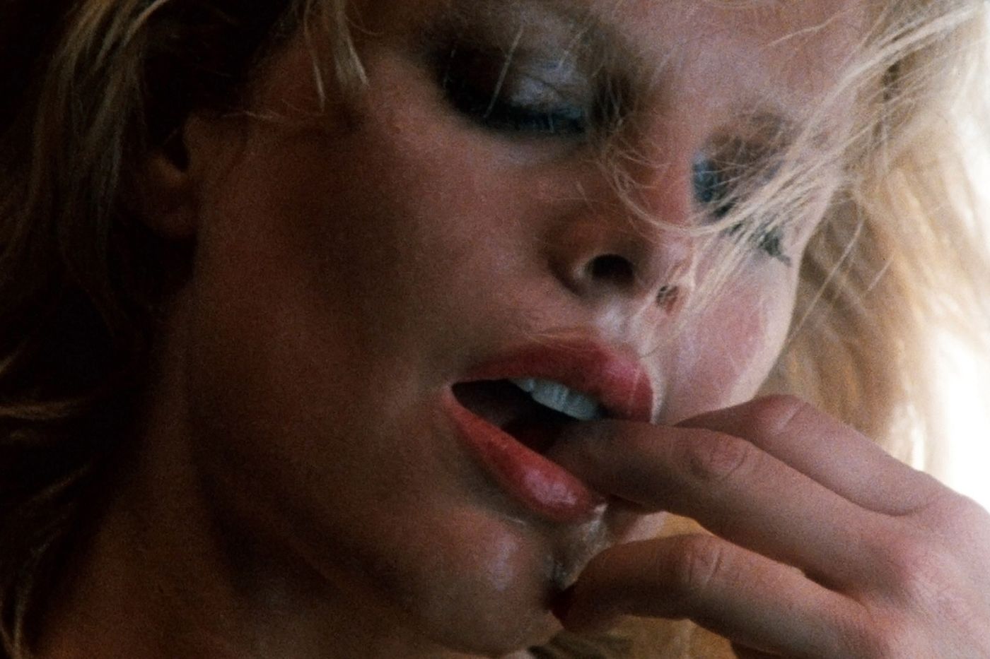 22 Signs You're Watching an Erotic Thriller