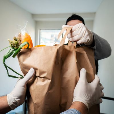 Volunteer amid coronavirus.