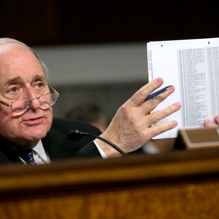 Senator Carl Levin, a Democrat from Michigan, holds up documents while questioning witnesses during a Senate Permanent Subcommittee on Investigations hearing in Washington, D.C., U.S., on Friday, March 15, 2013. JPMorgan Chase & Co.‚??s, the biggest U.S. bank by assets, compensated chief investment office traders in a way that encouraged risk-taking before the unit amassed losses exceeding $6.2 billion, a Senate committee said.