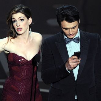 Anne Hathaway 'Took a Beating From the Internet' After Last Year's Oscars  Win: Photo 3044819, Anne Hathaway Photos