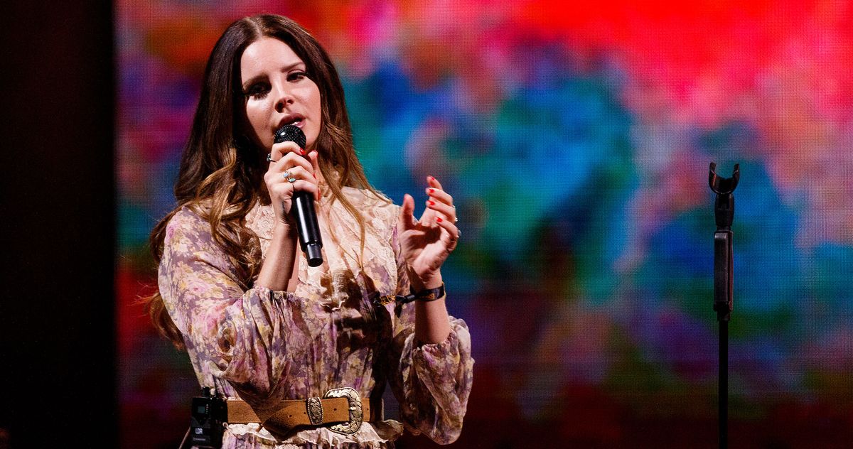 拉娜德雷 (Lana Del Rey) 在《天堂非常脆弱》中看不到過去的自己