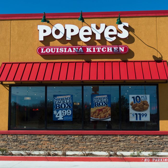 Popeye’s Regrets Firing a Pregnant Manager Held at Gunpoint