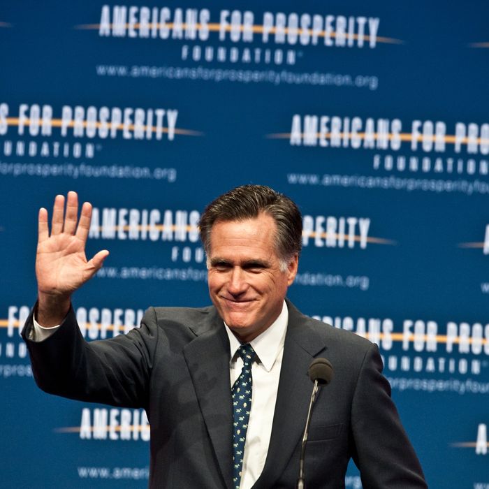 US Republican presidential hopeful Mitt Romney acknowledges the crowd after addressing the 