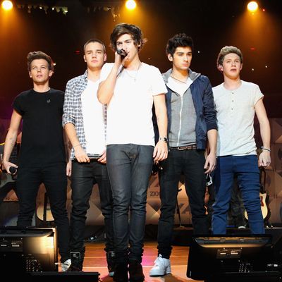 (L-R) Louis Tomlinson, Liam Payne, Harry Styles, Zayn Malik and Niall Horan of One Direction perform onstage during Z100's Jingle Ball 2012, presented by Aeropostale, at Madison Square Garden on December 7, 2012 in New York City.