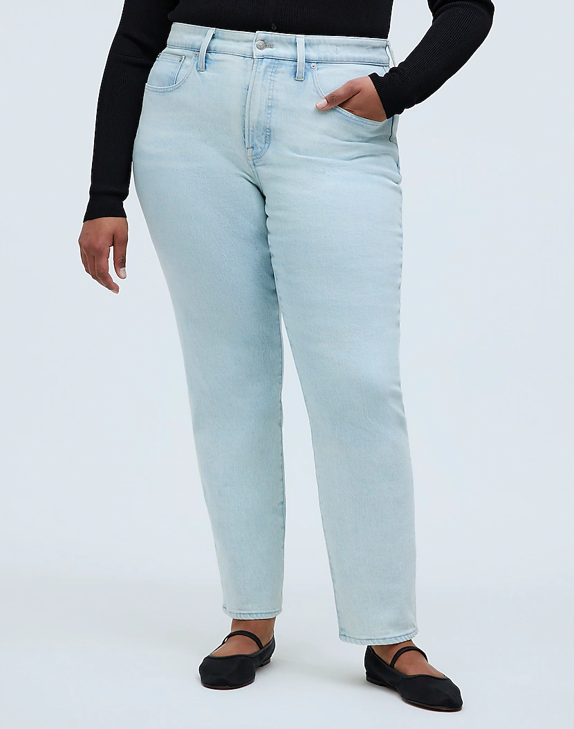Plus-Size Model Compares Different Pairs of Size 16 Jeans