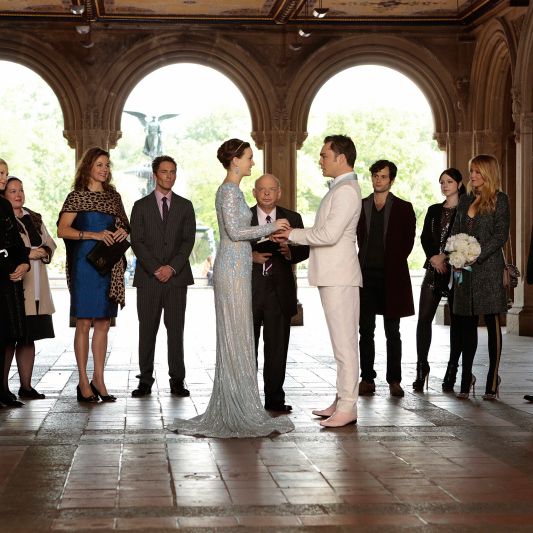 GOSSIP GIRL-- 'New York, I Love You XOXO' -- Pictured (L-R): Kelly Rutherford as Lily Van Der Woodsen, Zuzanna Szadkowski as Dorota, Margaret Colin as Eleanor Waldorf, Desmond Harrington as Jack Bass, Leighton Meester as Blair Waldorf, Wallace Shawn as Cyrus Rose, Ed Westwick as Chuck Bass, Penn Badgley as Dan Humphrey, Michelle Trachtenberg as Georgina Sparks, Blake Lively as Serena Van Der Woodsen and Chace Crawford as Nate Archibald