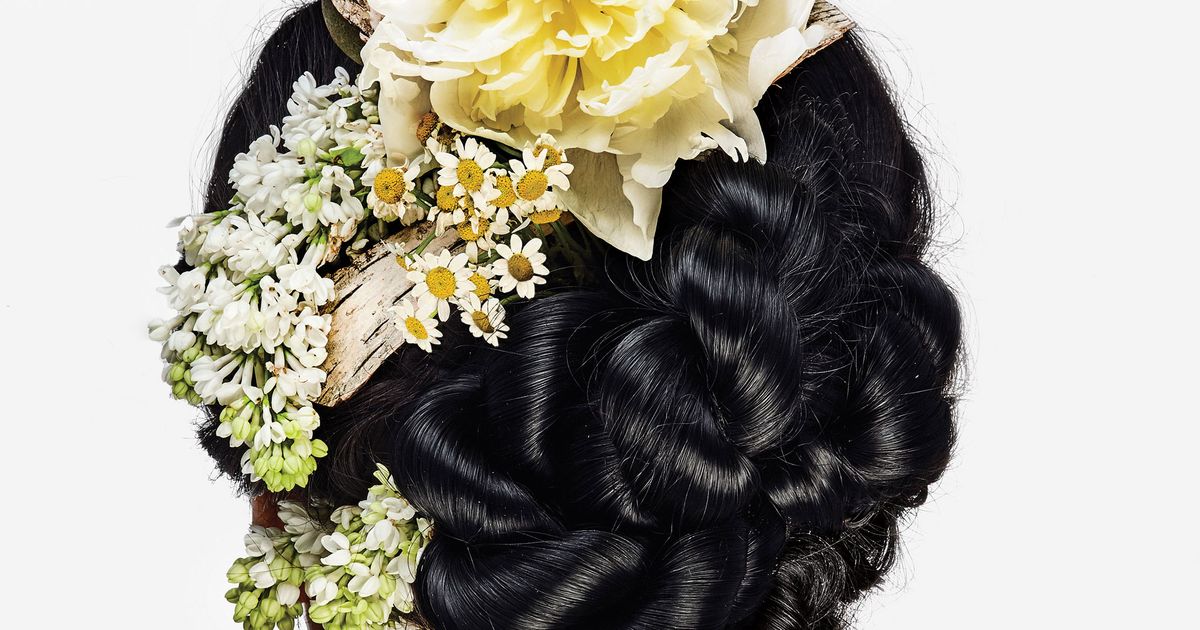 5-ways-to-wear-flowers-in-your-hair-without-looking-like-a-festivalgoer