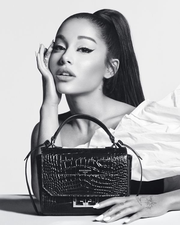 Ariana shows you her purse! 