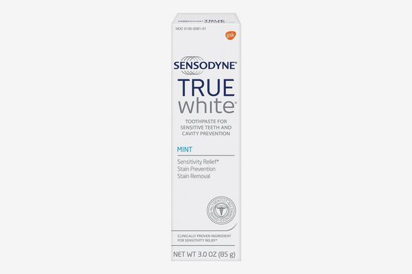 Sensodyne Sensitive Teeth Whitening, True White Mint