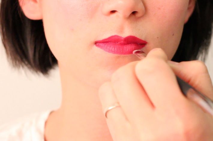 how to apply lipstick without lip liner