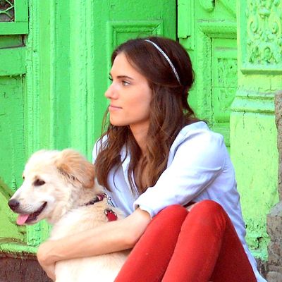 Allison Williams and her dog, Moxie, last summer. Photo: Raymond Hall/GC Images