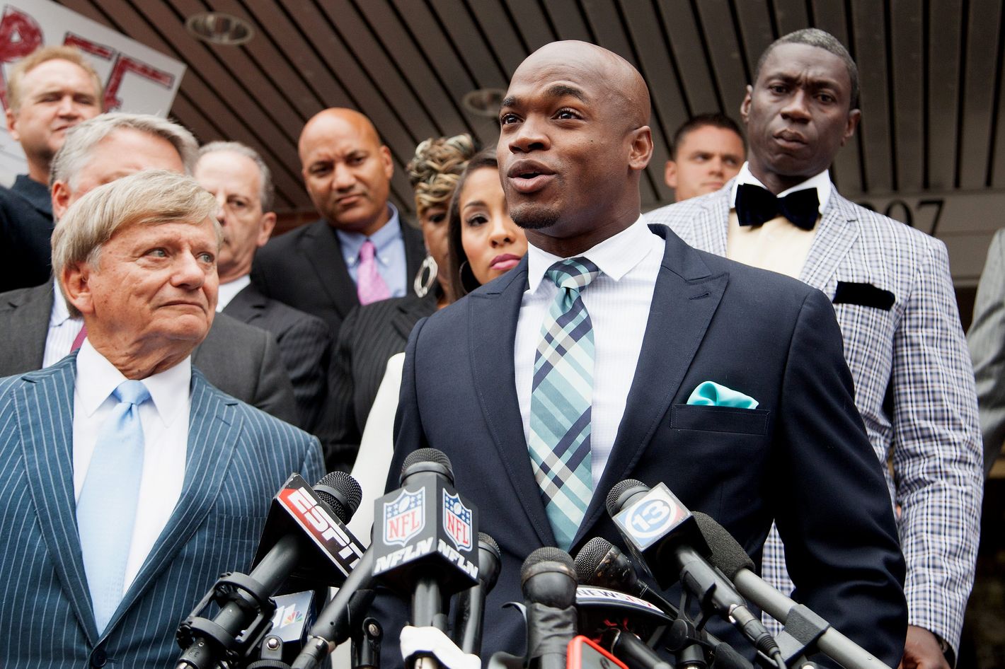 Adrian Peterson reinstated by Vikings